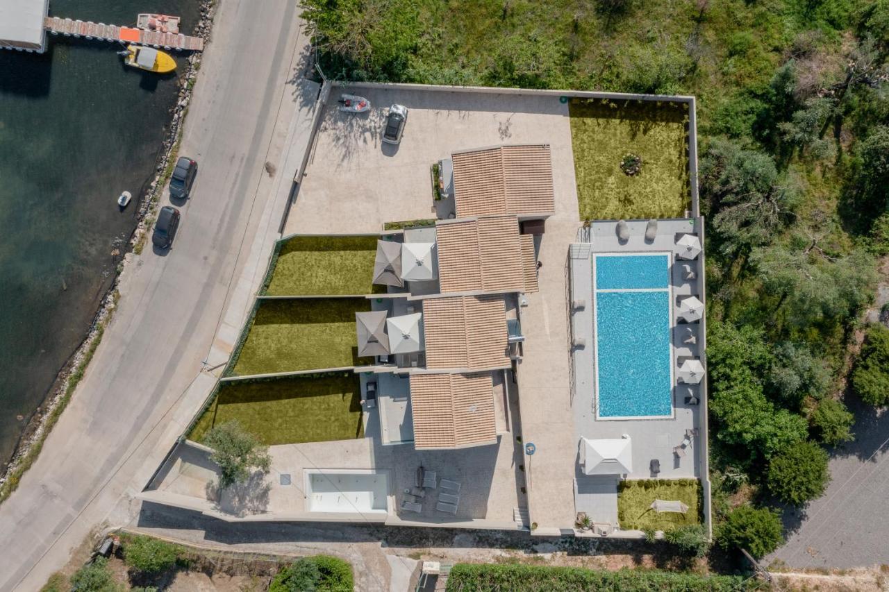 Swans Luxury Homes Kommeno  Bagian luar foto